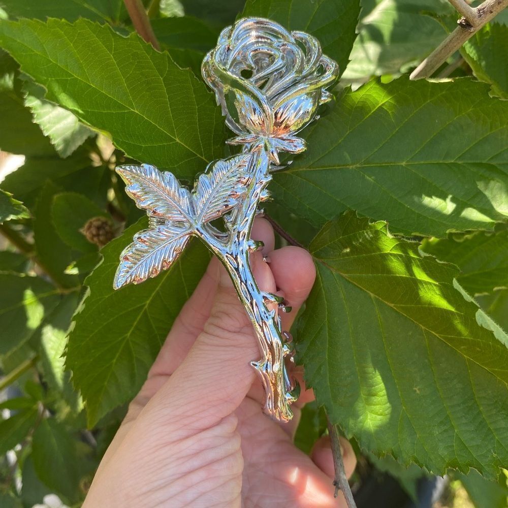 Cottagecore Elegant Silver Rose Hair Clip engraved details, Feminine design